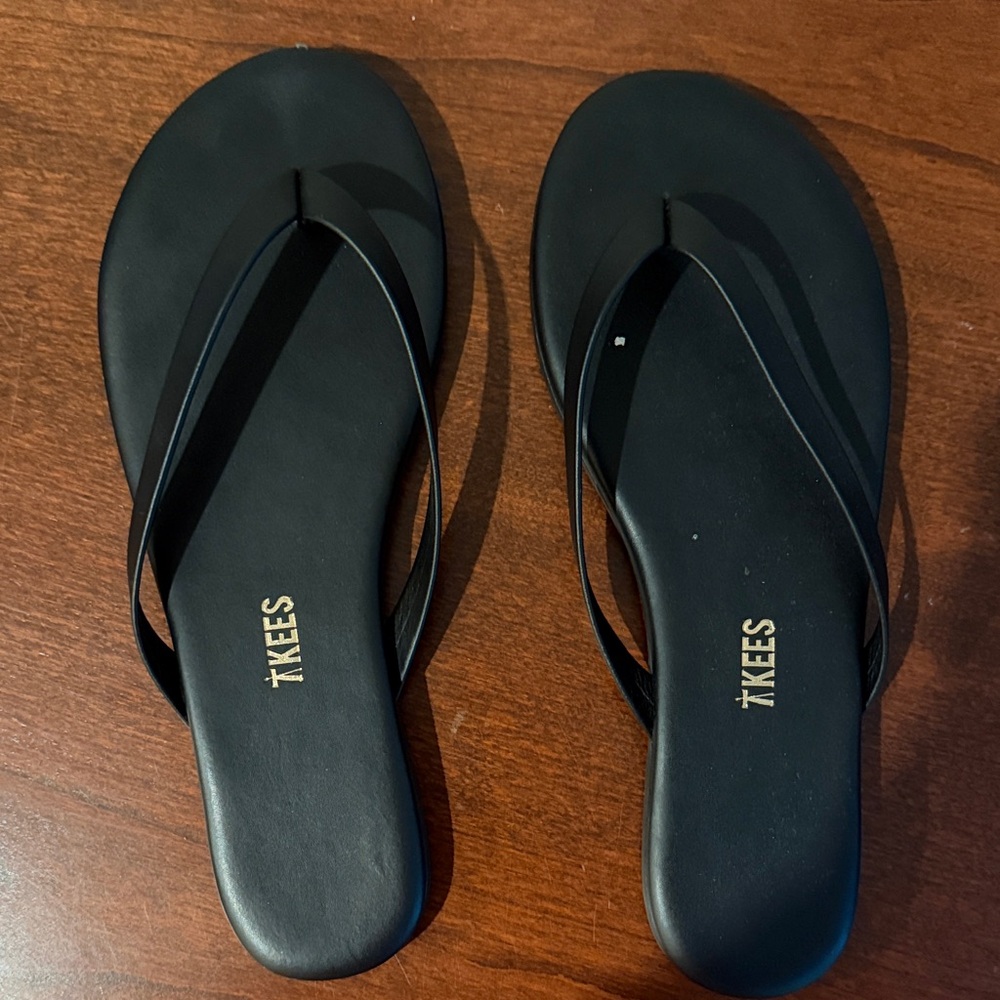 TKEES Women’s Classic Black Flip Flop Sandals